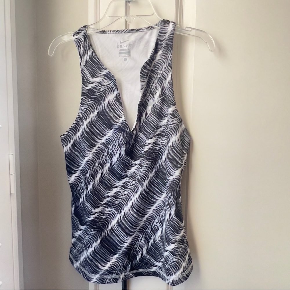 Nike DRI-FIT Tank Black White V-Neck Sleeveless Tennis Preppy Shirt Women’s Sz S